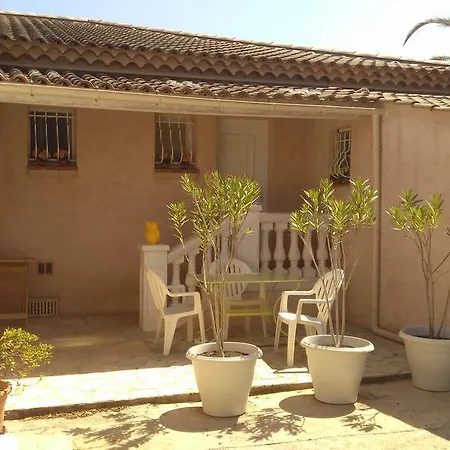 Bed & Breakfast Les Palmiers 2*